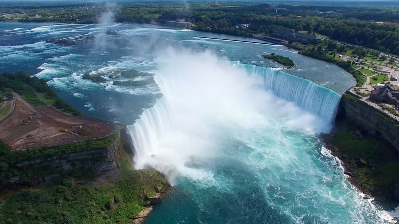Aerial view of Niagara Falls with mist rising from the horseshoe falls